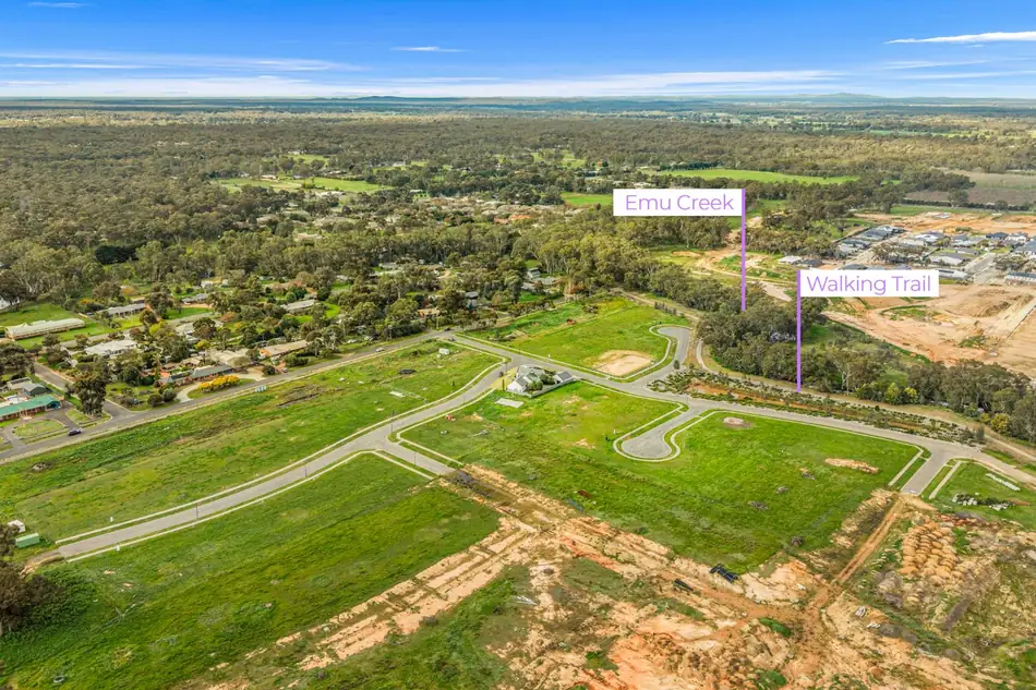 Aerial view over Sommerfields Estate showing Emu Creek and the walking trail on the estate's edge